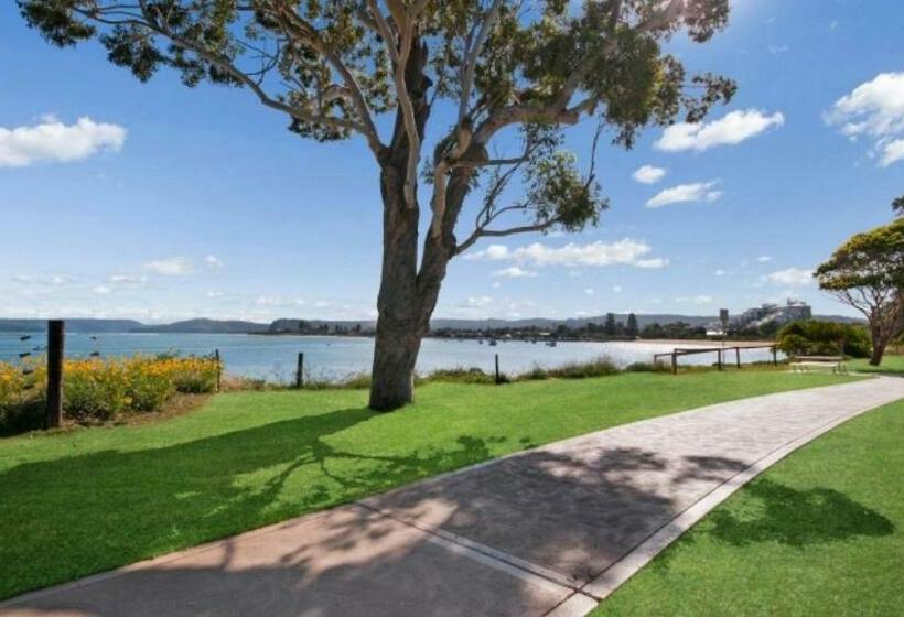 Easy Stroll   Ettalong Beach