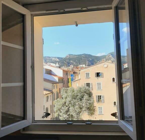 T2 Centre Ville Vue Faron 40m2 En Zone Pietonne 4ème étage