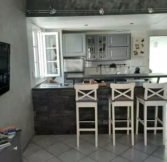 T2 Centre Ville Vue Faron 40m2 En Zone Pietonne 4ème étage