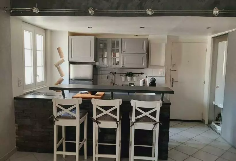 T2 Centre Ville Vue Faron 40m2 En Zone Pietonne 4ème étage