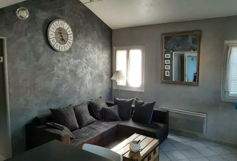 T2 Centre Ville Vue Faron 40m2 En Zone Pietonne 4ème étage
