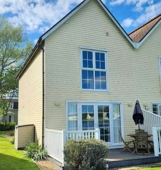 38 Windrush Lake