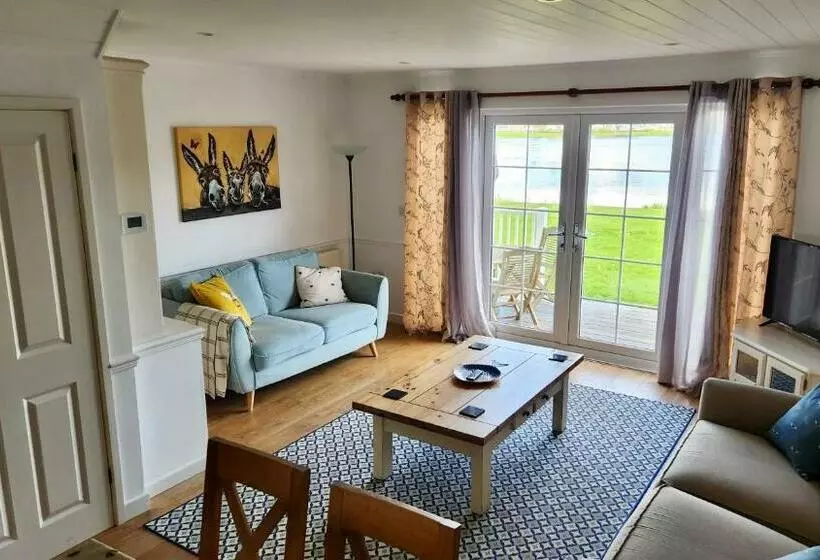 38 Windrush Lake