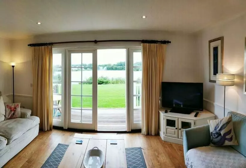 38 Windrush Lake