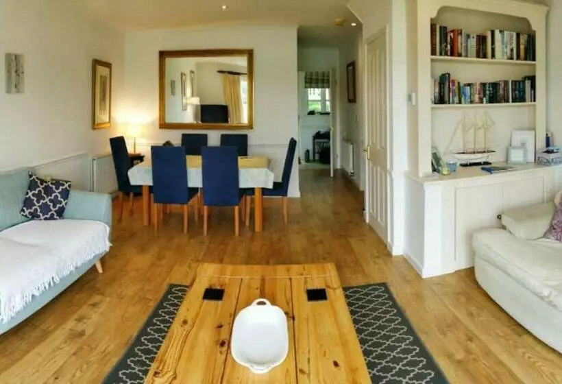 38 Windrush Lake