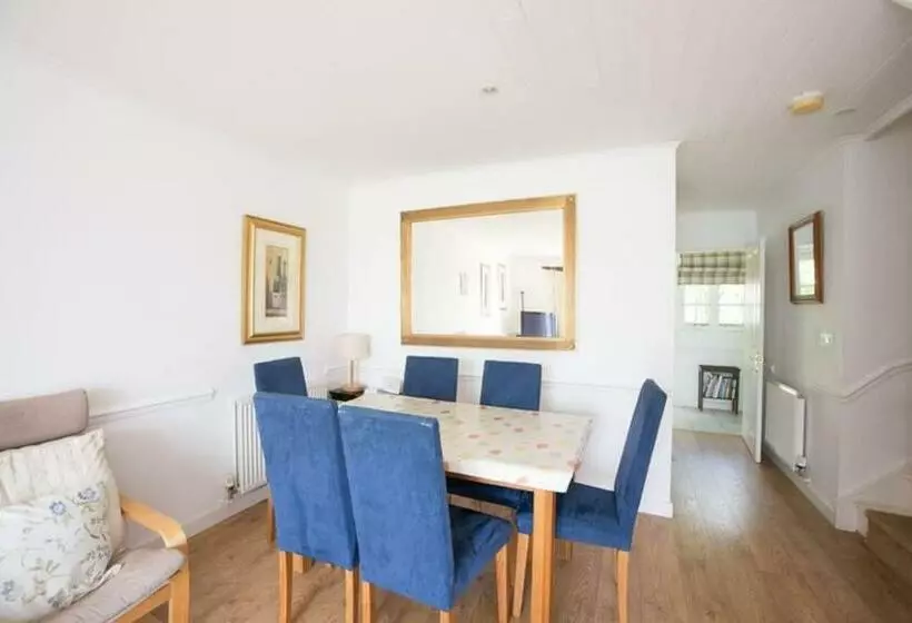 38 Windrush Lake