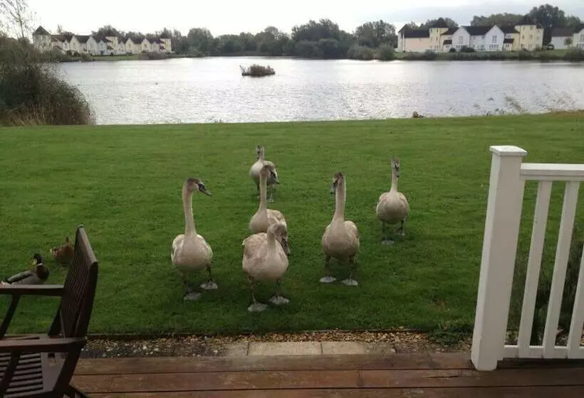 38 Windrush Lake