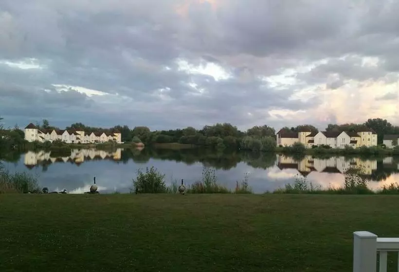 38 Windrush Lake