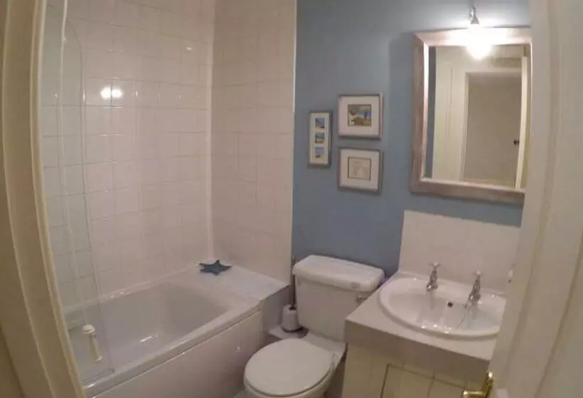 38 Windrush Lake