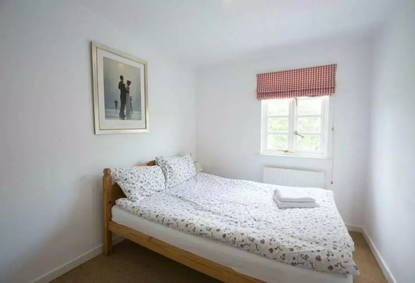 38 Windrush Lake