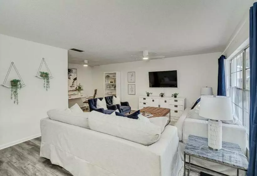Modern Style 3bedroom Home With Hot Tub Less Than 5 Mins From Legoland
