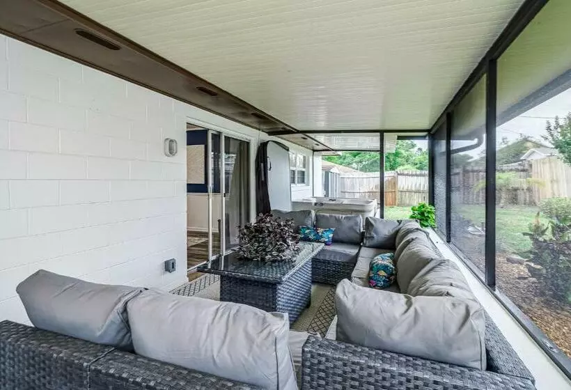 Modern Style 3bedroom Home With Hot Tub Less Than 5 Mins From Legoland