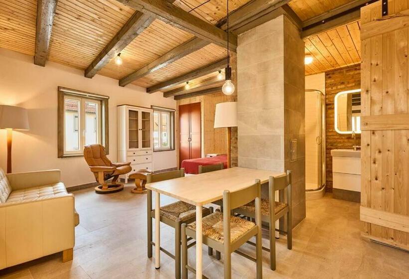 Rote Wohnung   Goldenes Häusle