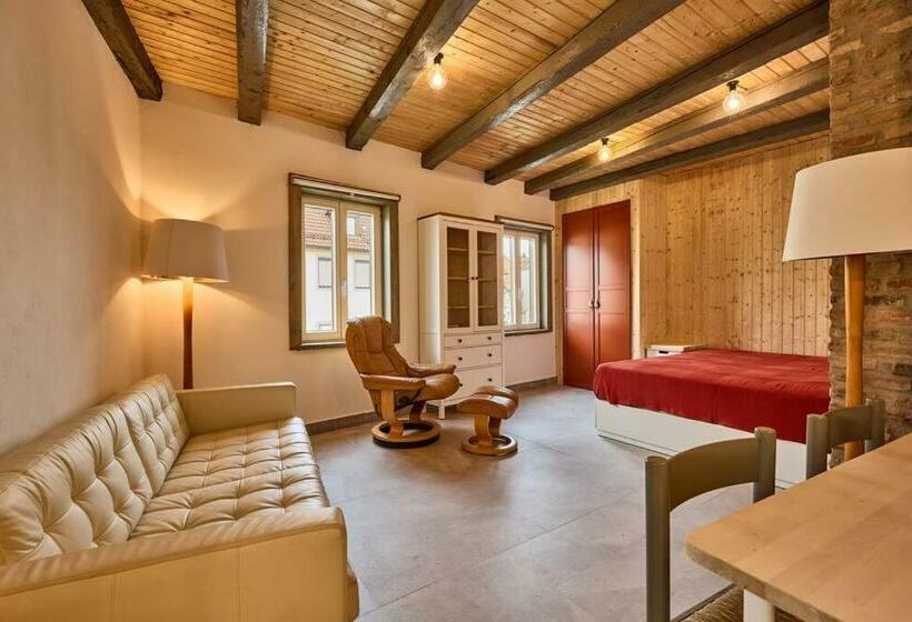 Rote Wohnung   Goldenes Häusle