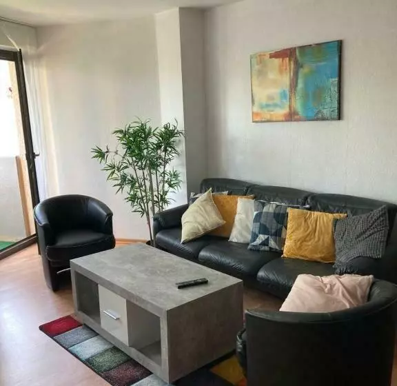 Ruhige Und Erholsame Wohnung Mit Balkon