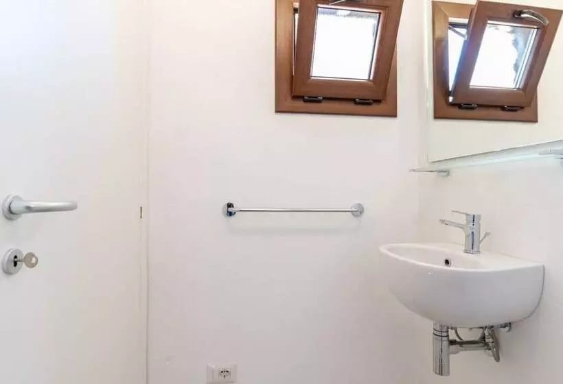 Welcomely   Xenia Boutique