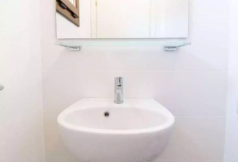 Welcomely   Xenia Boutique