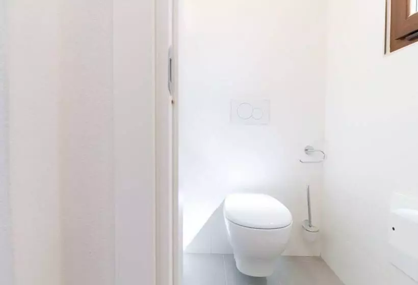 Welcomely   Xenia Boutique