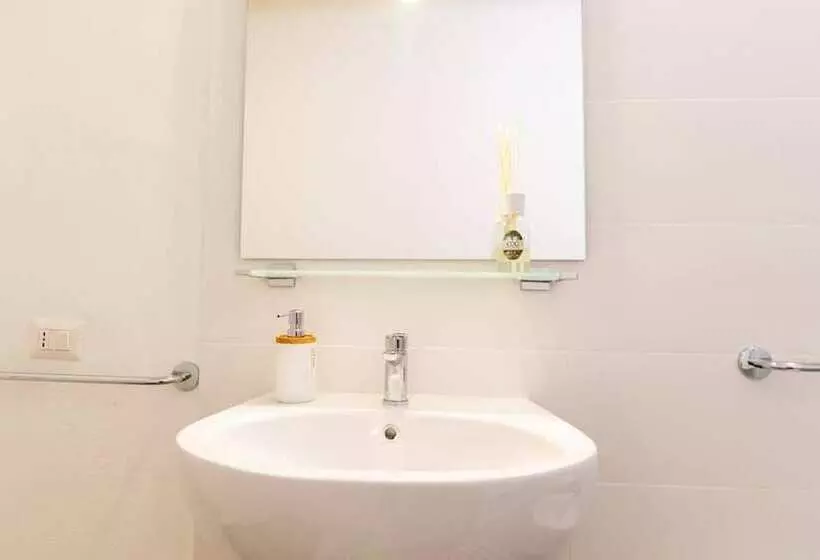 Welcomely   Xenia Boutique