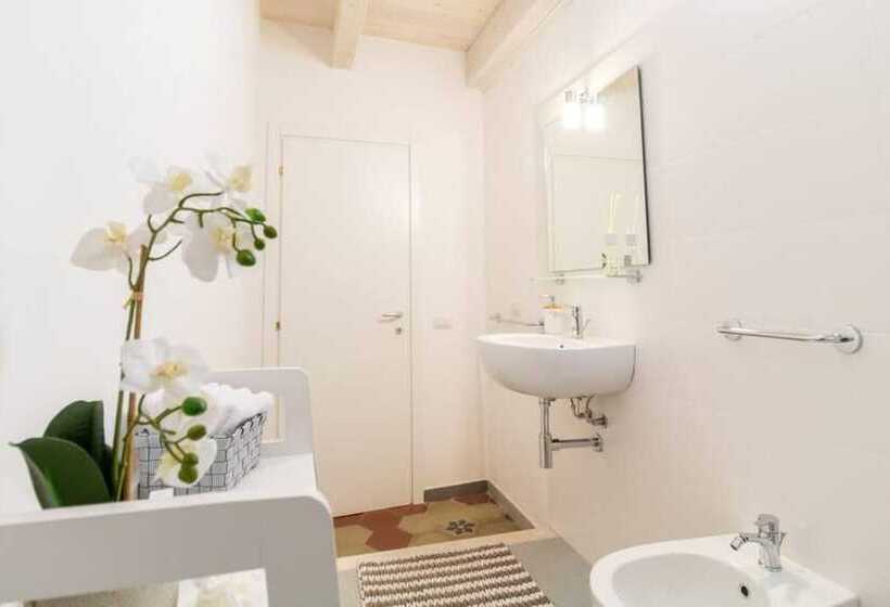 Welcomely   Xenia Boutique