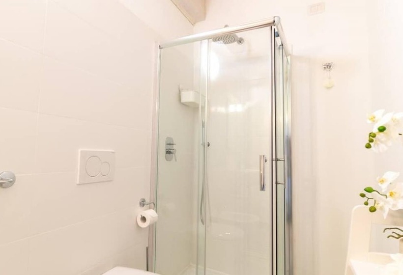 Welcomely   Xenia Boutique