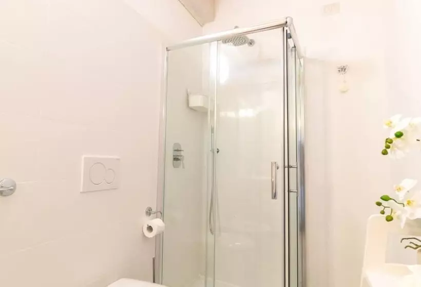 Welcomely   Xenia Boutique