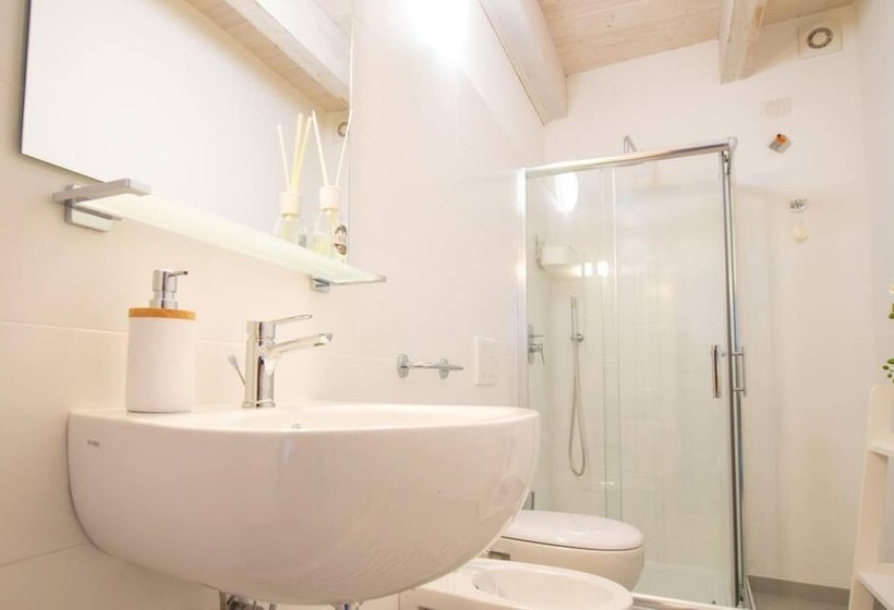 Welcomely   Xenia Boutique