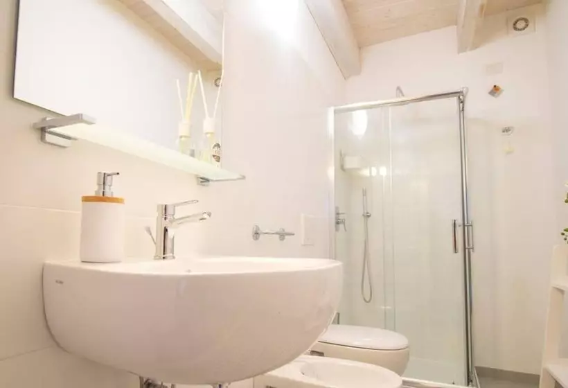 Welcomely   Xenia Boutique