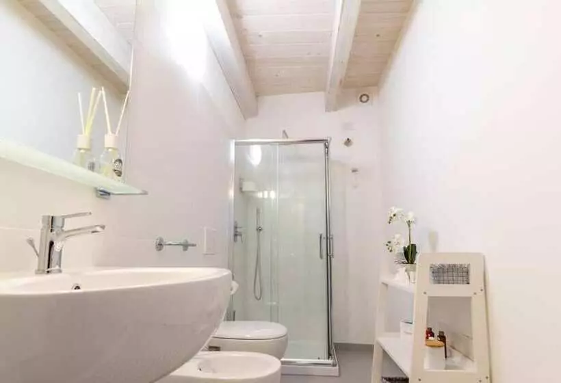 Welcomely   Xenia Boutique