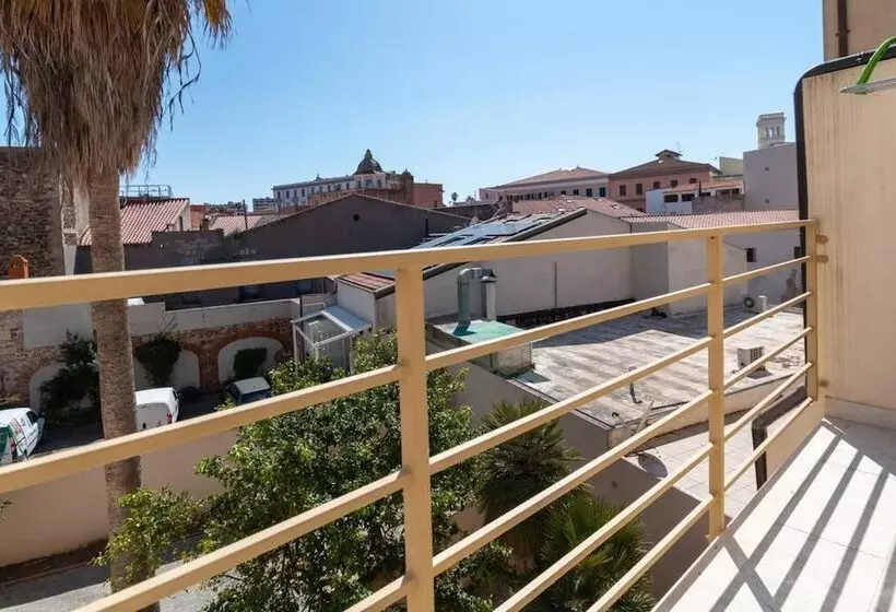 Welcomely   Xenia Boutique