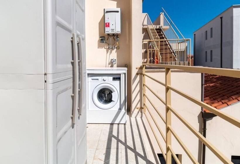 Welcomely   Xenia Boutique