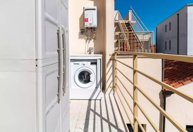 Welcomely   Xenia Boutique