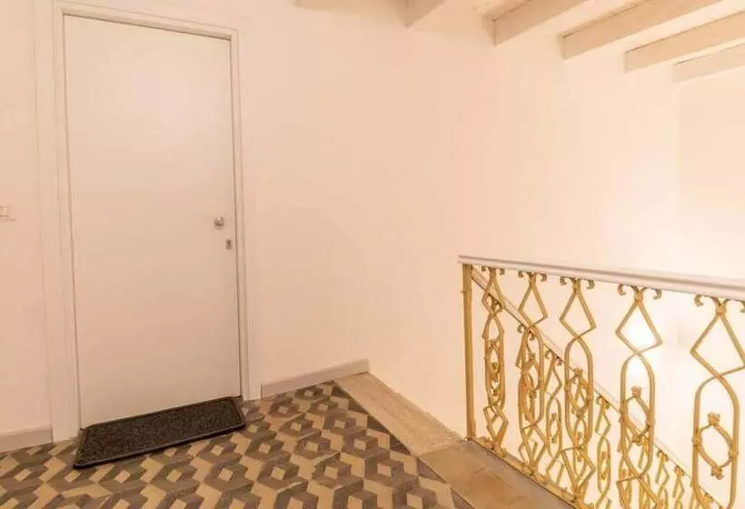 Welcomely   Xenia Boutique