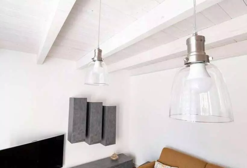 Welcomely   Xenia Boutique