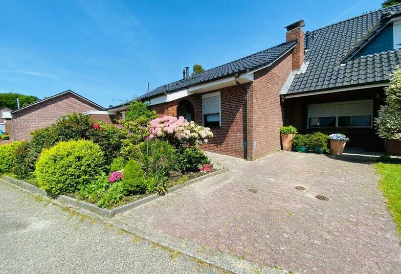 Ferienhaus An Der Küste Im Luftkurort Hage