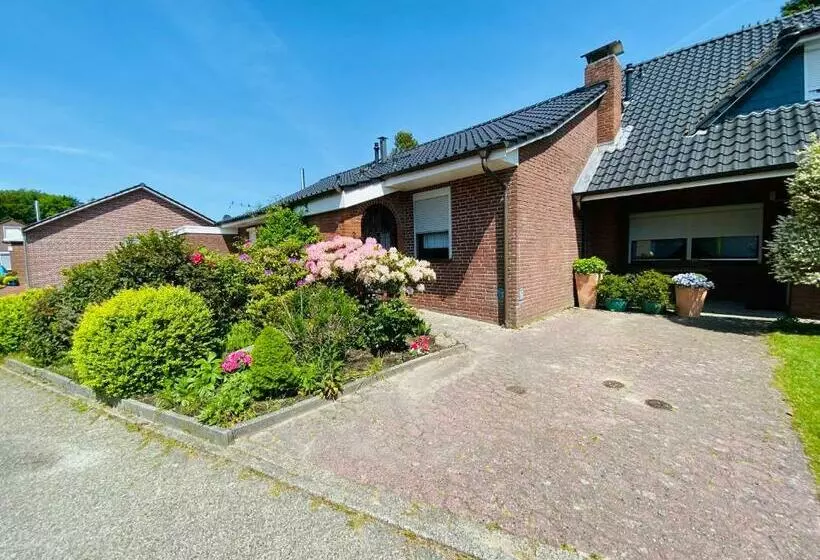 Ferienhaus An Der Küste Im Luftkurort Hage