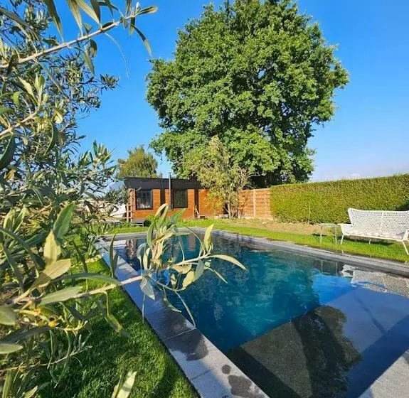 Houten Huisje Tussen Paarden