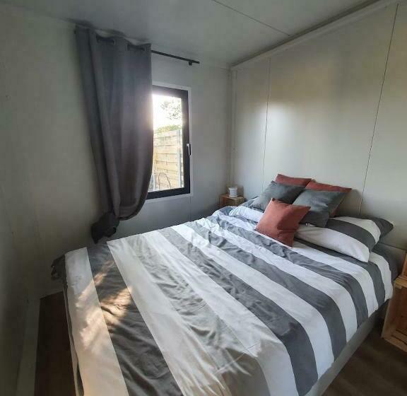 Houten Huisje Tussen Paarden