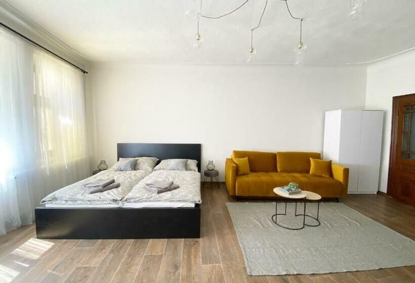 Kovarik Apartments I