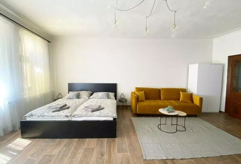 Kovarik Apartments I