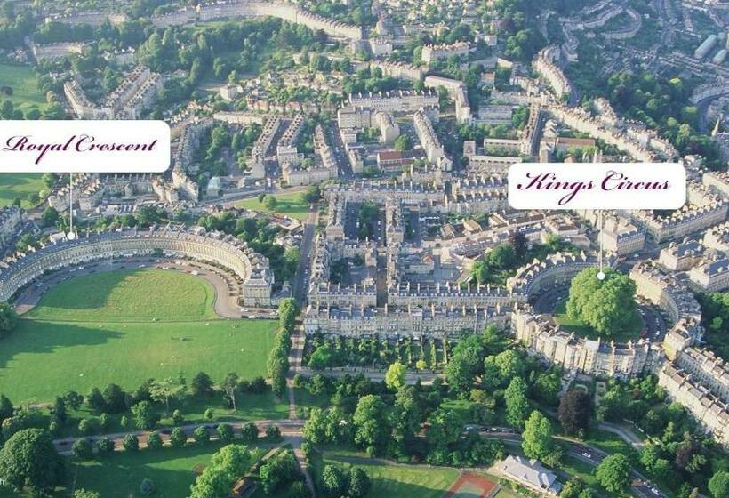 Royal Crescent Courtyard Apartment