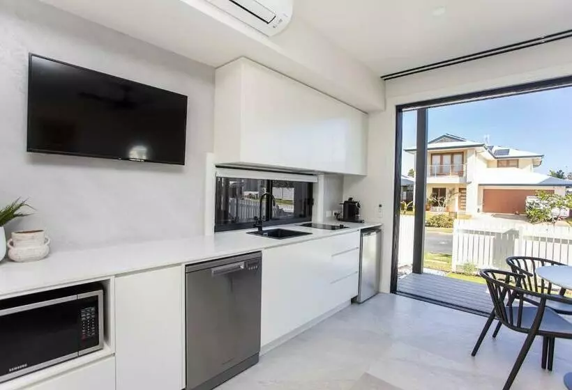 Sailfish Studio   Beachside Private Access Granny Flat By Uholiday
