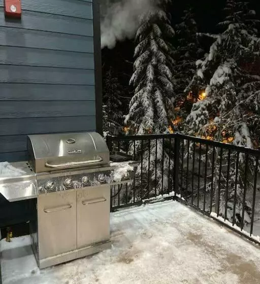 Ski In Ski Out With Huge Game Room And Hot Tub