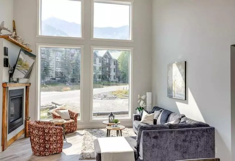 Ski In Ski Out With Huge Game Room And Hot Tub