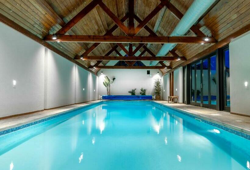 Available For Contractors 2 Double Beds And Sofa Bed Private Parking