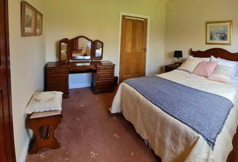 Yellow Heights Country House