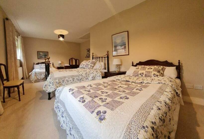 Yellow Heights Country House