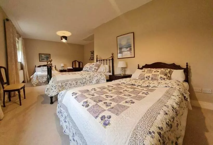 Yellow Heights Country House