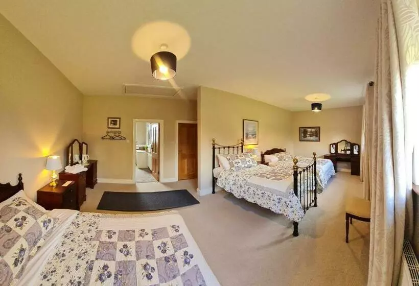 Yellow Heights Country House