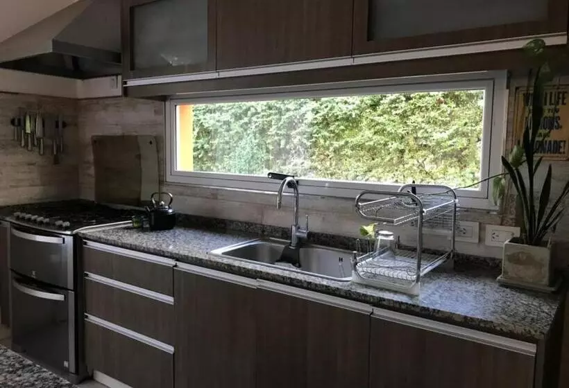 Casona Alegre Con Pileta Y Patio